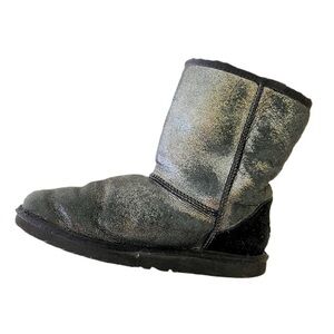 Ugg metallic black boots. Ankle boots size 6 Medium.  Has some suede in the back